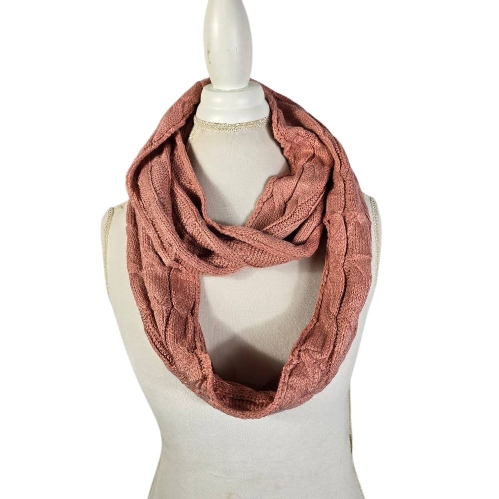 Elegant Dusty Rose Knit InfinityโScarf